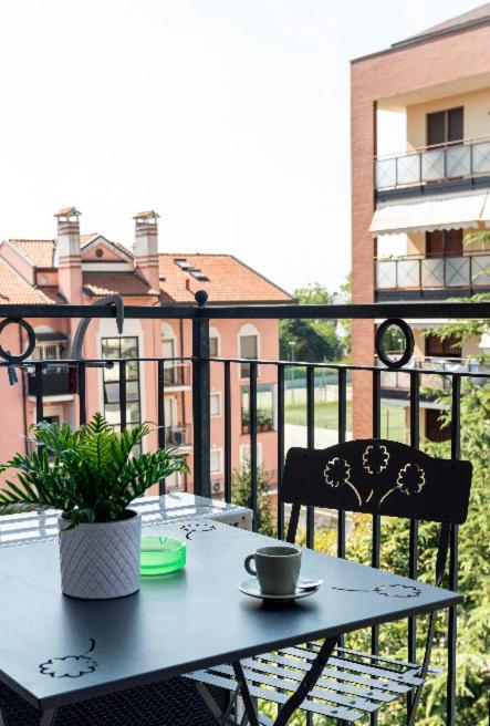 Casti - Appartamento Mm3 Comasina Milano Eksteriør billede